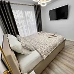 Apartament Quiet Deluxe Coresi - Free Parking *
