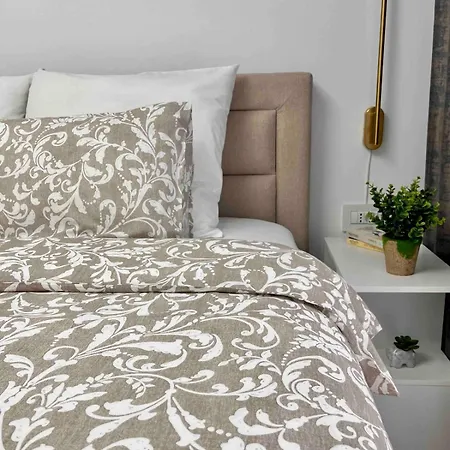 Quiet Deluxe Coresi - Free Parking Appartement