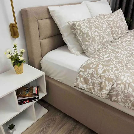 Quiet Deluxe Coresi - Free Parking Apartman *