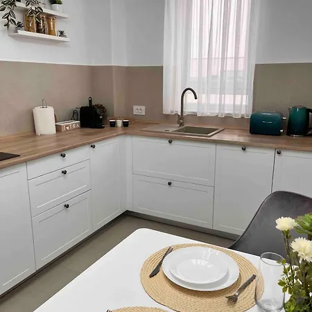 Quiet Deluxe Coresi - Free Parking *