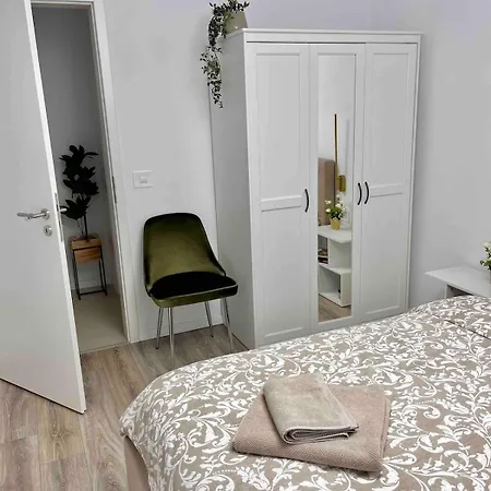 Quiet Deluxe Coresi - Free Parking Apartman *