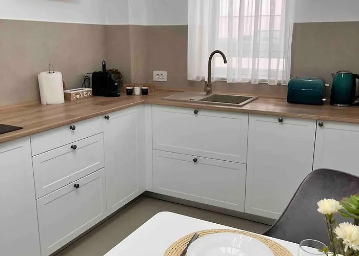 Quiet Deluxe Coresi - Free Parking *