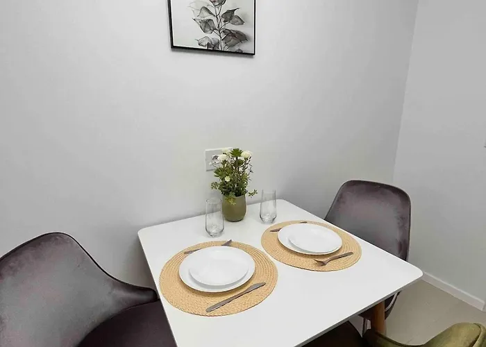 Quiet Deluxe Coresi - Free Parking Apartment *