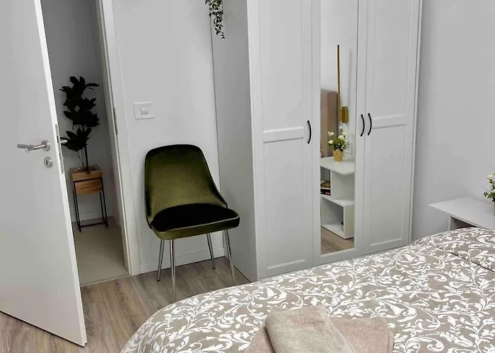 Quiet Deluxe Coresi - Free Parking Appartement *