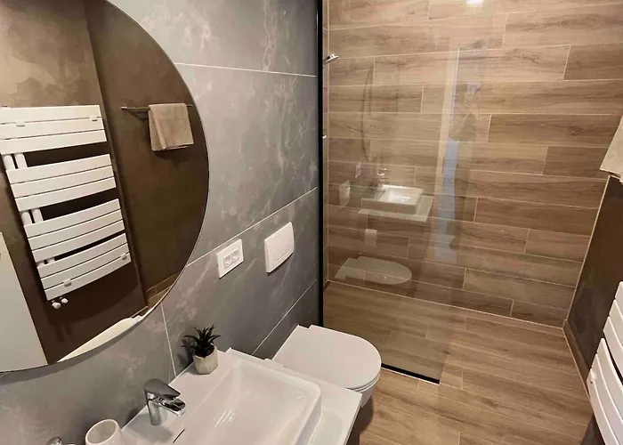 Apartment Quiet Deluxe Coresi - Free Parking